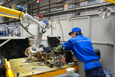 皮卡兼具国民经济“三驾马车”功能 维修市场监管亟待规范